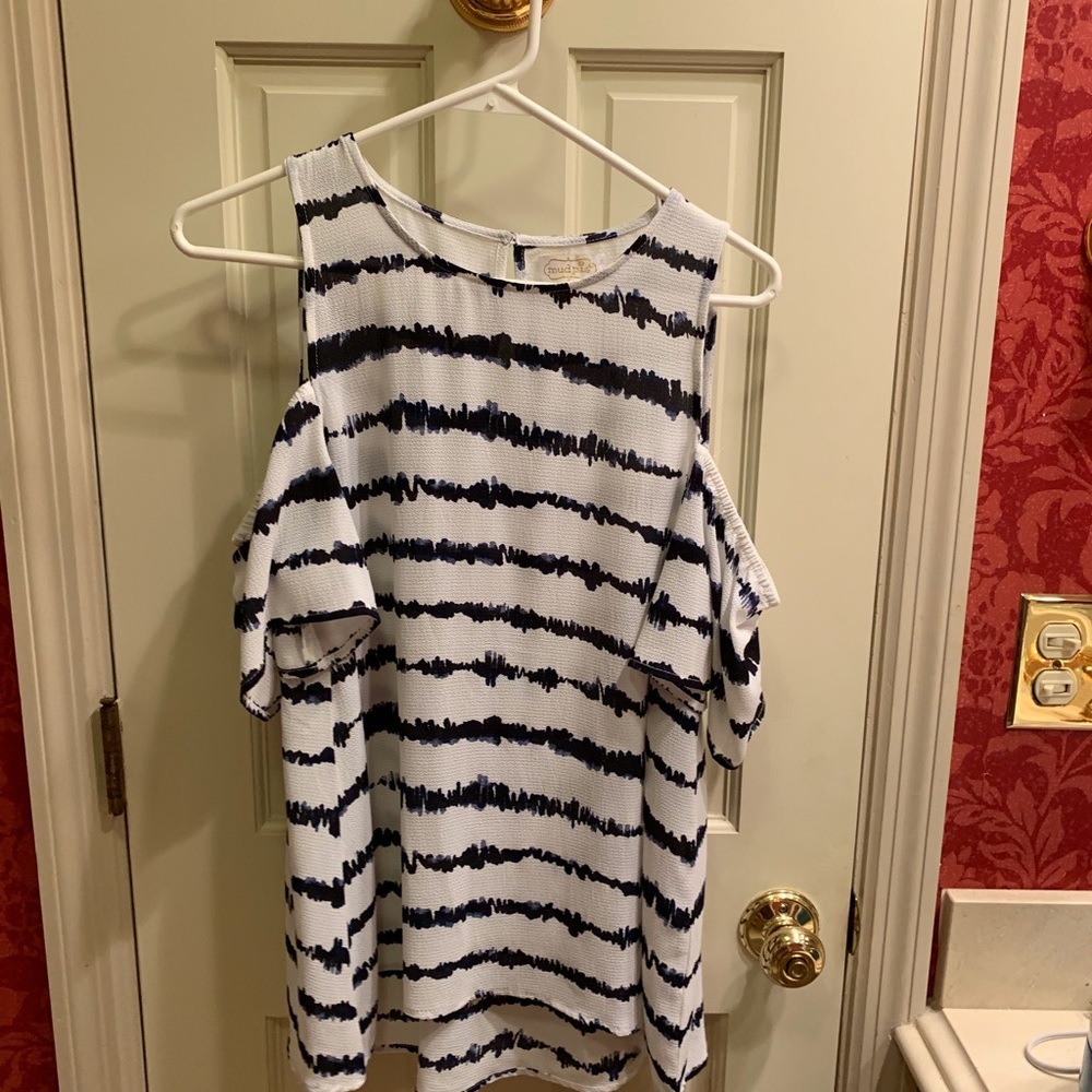 Cold-shoulder top, navy and white